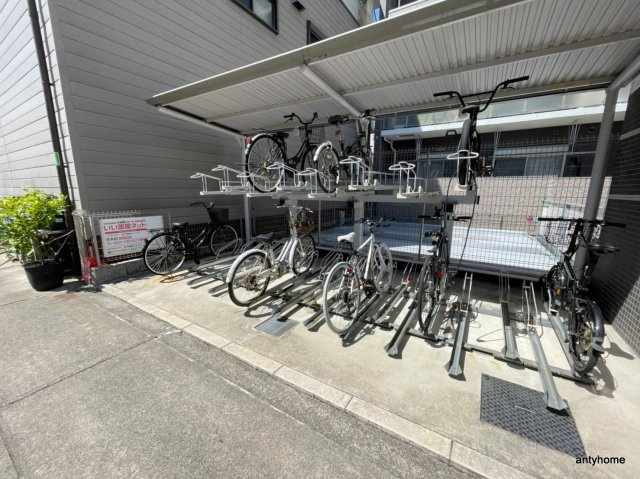 パークライフ　ＥＳＡＫＡの駐車場