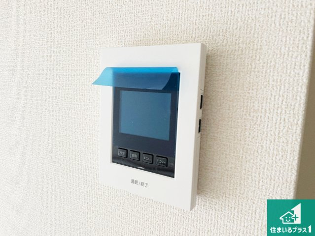 即日案内可能■京都市伏見区醍醐南端山町　新築一戸建ての防犯設備|カラーモニターインターホン！声だけでなく来訪者の姿や顔がモニターで確認できるので、小さなお子様がいらっしゃるご家庭でも安心できます！