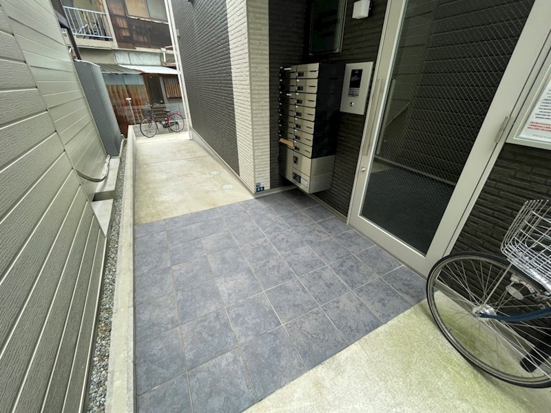 ドムス寝屋川のエントランス