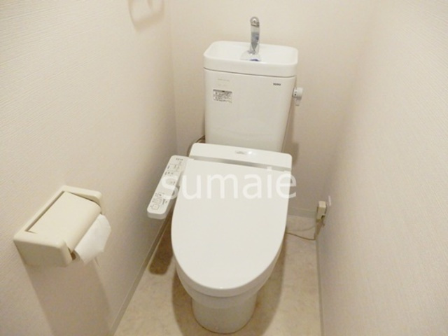 プレリュード桜木町のトイレ|トイレは洗浄便座付き。