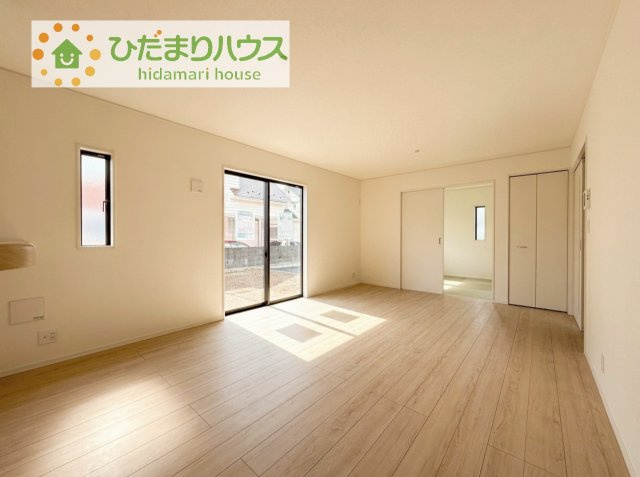 【居間・リビング】 | 土浦市右籾第13　新築戸建 | お子様が元気に遊べる広々としたリビングです！
