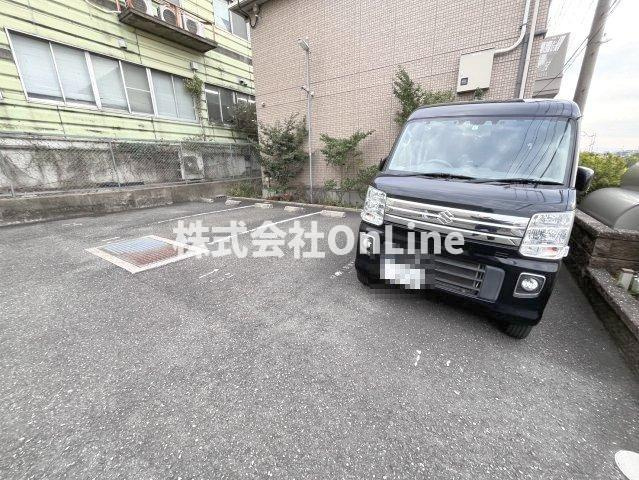ディアセレナ Aの駐車場