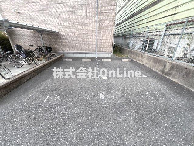 ディアセレナ Aの駐車場