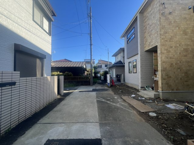 日野市日野の前面道路含む現地写真
