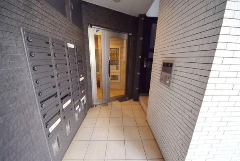 彰文居FRecoA向丘のエントランス