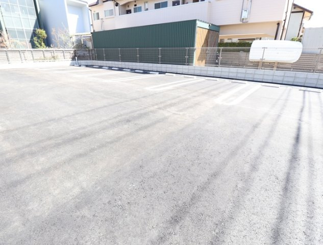 御幸ガーデンの駐車場