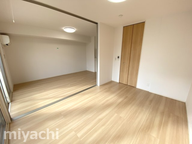 クレストコートの洋室