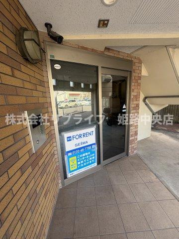 ベルフラワー岡町のエントランス