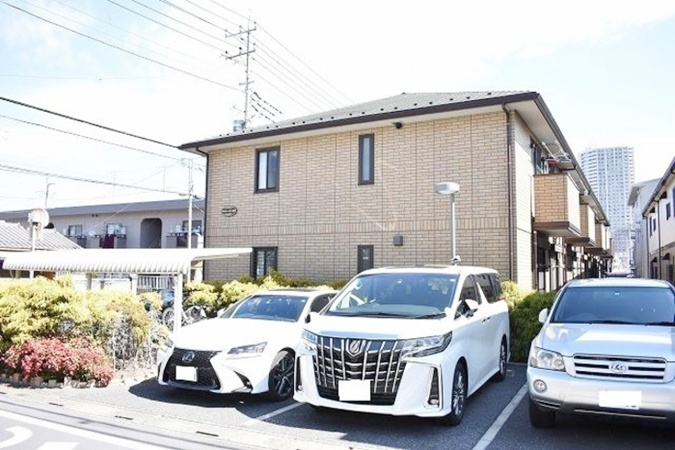 プリムヴェール十二番館の駐車場