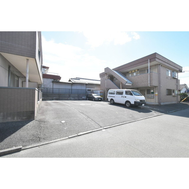 KNビルBの駐車場|駐車場です