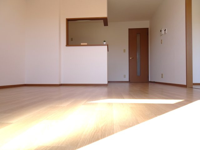 セジュール直江Bの居間・リビング