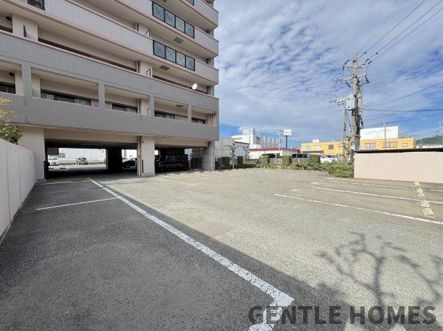アンピール板付南の駐車場