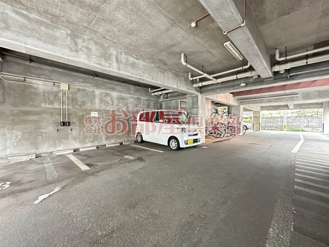 リファレンス久留米駅前の駐車場|※別号室のお写真です