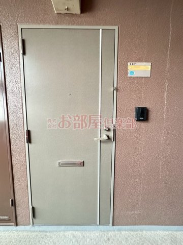 リファレンス久留米駅前の玄関|※別号室のお写真です