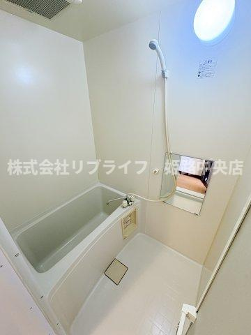 ベルフラワー岡町の浴室