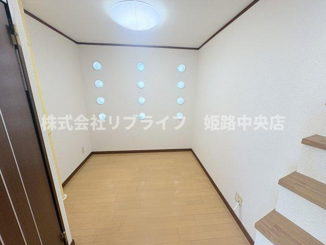 ベルフラワー岡町の洋室