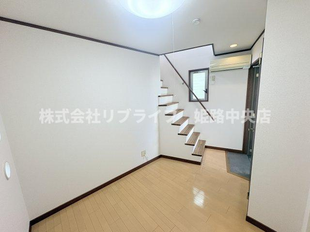 ベルフラワー岡町の居間・リビング