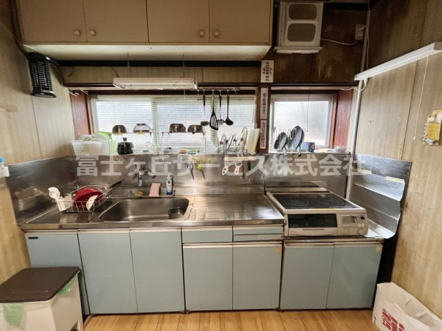 【和室】 | 森町三倉　中古住宅 | 6帖の和室が二間続く続き間です。襖を開け放てば12帖の広々とした空間となり、法事や親戚の集まりにも対応できます。大きな掃き出し窓と障子から柔らかな光が入る、落ち着いた和の住まいです。