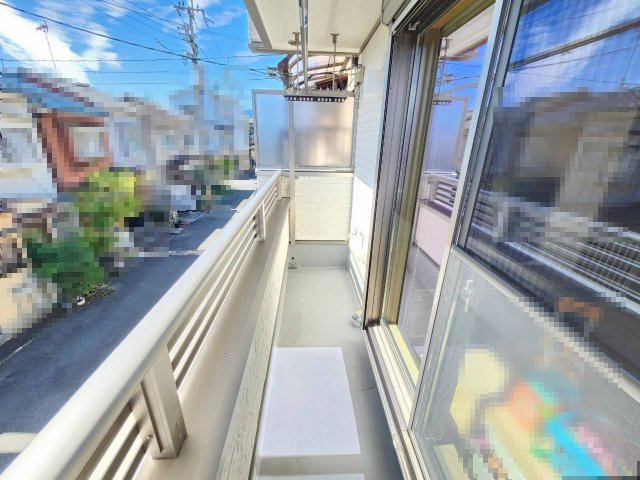 向日市森本町薮路52-29のバルコニー|2階 ワイドバルコニー
南向きのワイドバルコニーで日当たり通風・良好です。洗濯物も良く乾きそうです！
