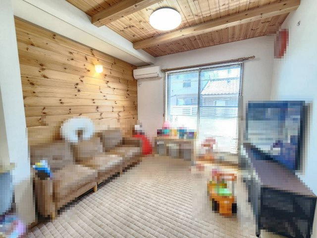 向日市森本町薮路52-29の居間・リビング|2階 LDK（約16.875帖）
木のぬくもりを感じる、ナチュラルな雰囲気のLDK。