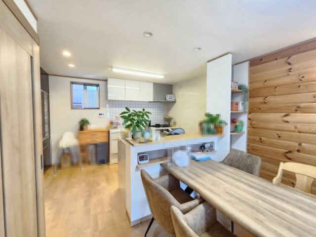 向日市森本町薮路52-29のキッチン|家族で食卓を囲み、ゆったりくつろげるリビング・ダイニング。