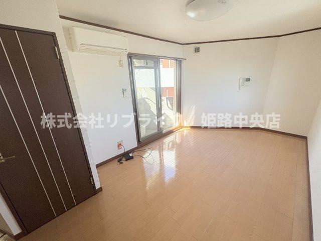 ベルフラワー岡町の居間・リビング