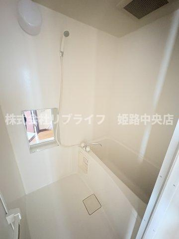 ベルフラワー岡町の浴室