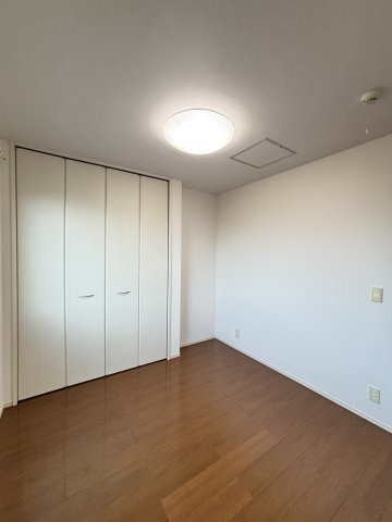 ジュエル　ルビーの洋室|イメージ201号室の写真（反転あり）