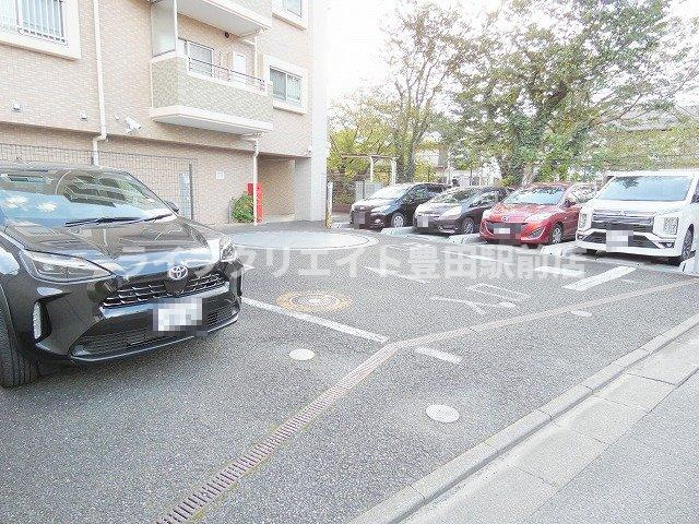 エクセレントスクエア高幡不動の駐車場