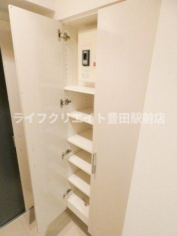 エクセレントスクエア高幡不動の玄関
