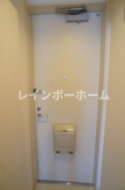市川市東菅野３丁目のアパートの玄関