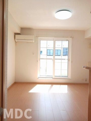 徳島市蔵本町３丁目のアパートの居間・リビング