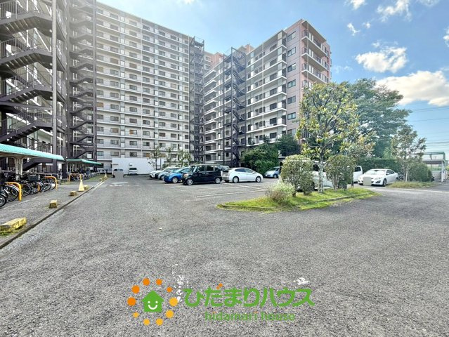 ライオンズガーデン久喜壱番館の駐車場