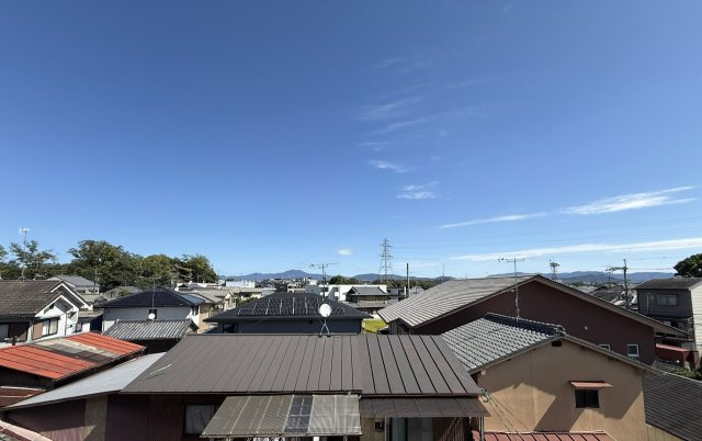 ホーユウパレス京都桂の展望|リビングの腰窓から東側を向いて撮影。京都タワーが見えます。