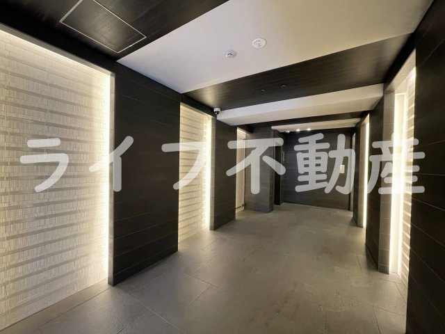 レジュールアッシュOSAKA今里駅前のエントランス|清潔なエントランスです