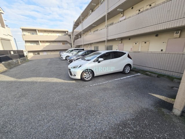 リュミエールの駐車場