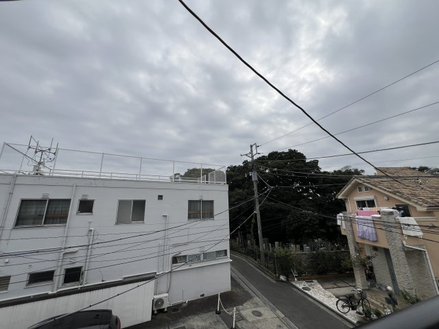 ここは横浜の中の横浜。歴史ある街、山手。港を見下ろす高台に広がる、異国情緒と緑豊かな美しい邸宅街。【中区西之谷町新築戸建】の展望
