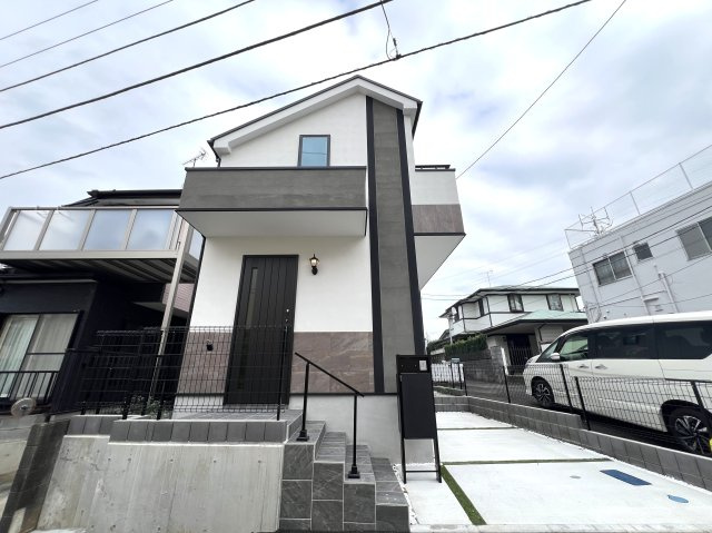 ここは横浜の中の横浜。歴史ある街、山手。港を見下ろす高台に広がる、異国情緒と緑豊かな美しい邸宅街。【中区西之谷町新築戸建】の外観|外観も気になるポイント