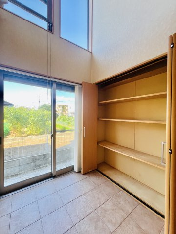 前橋市荒牧町の和室|玄関収納も充実♪