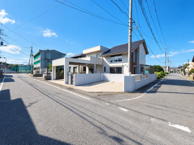 前橋市荒牧町の前面道路含む現地写真|閑静な住宅地で駐車も楽々♪