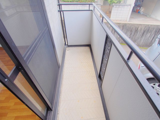 安芸郡府中町柳ケ丘のタウンのバルコニー