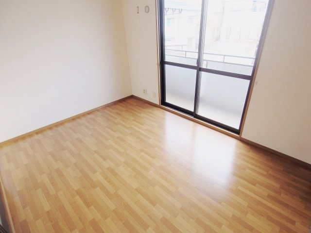 安芸郡府中町柳ケ丘のタウンの洋室