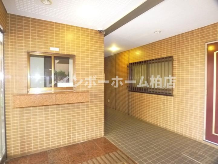 仲介手数料50％半額キャンペーン物件のロビー|落ち着いたロビーです