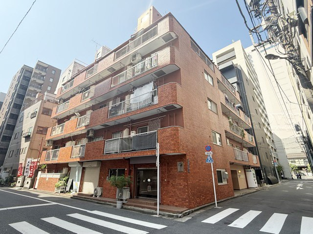 【現況写真】 | ワコー人形町マンション | 前面道路と外観の様子です～即日のご見学も可能です！お気軽にお問い合わせください！～