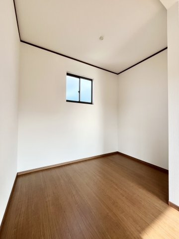 久喜市葛梅 1期 リフォーム物件のその他|ちょっとしたスペースは収納スペースとしてはもちろん、趣味を楽しむ場としてもご活用いただけます♪
2026年10月撮影