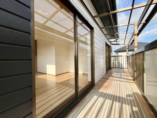 久喜市葛梅 1期 リフォーム物件のバルコニー|〇バルコニー〇
日当たり良好なバルコニー！お洗濯物を乾かす強い味方になります♪
2026年10月撮影