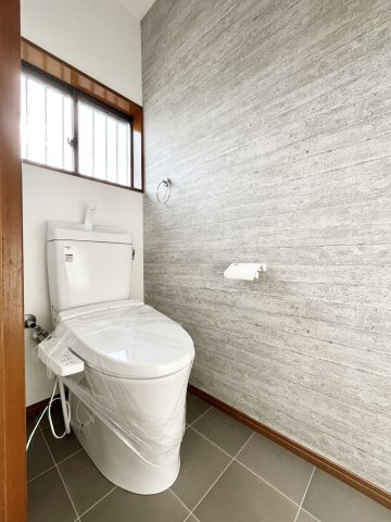 久喜市葛梅 1期 リフォーム物件のトイレ|〇トイレ〇
新品交換済み、温水洗浄便座です。
2026年10月撮影