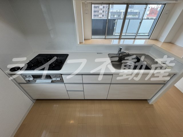 レジディア玉造のキッチン|コンパクトなキッチンで掃除もラクラク