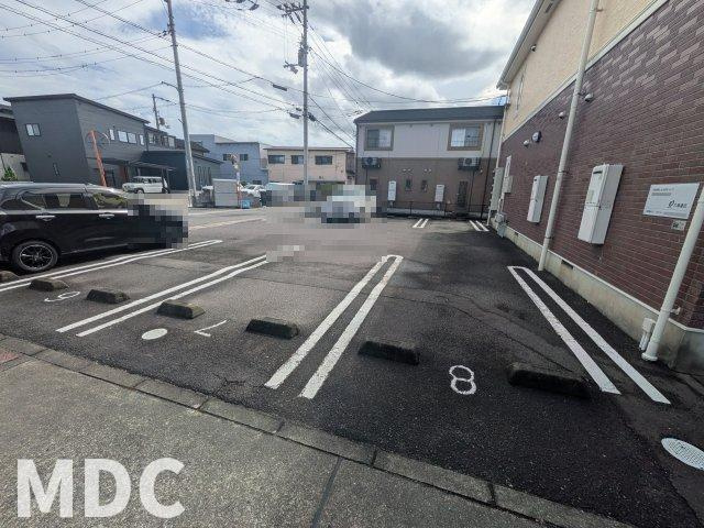 板野郡北島町江尻字妙蛇池のアパートの駐車場