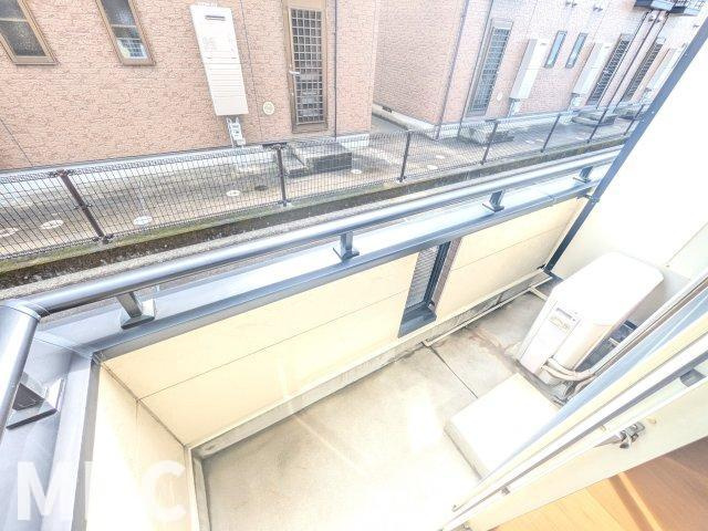 板野郡北島町江尻字妙蛇池のアパートのバルコニー